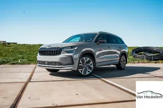 Skoda Kodiaq 1.5 TSI PHEV Sportline | PANO | TREKHAAK | 20" VELGEN | STEEL GREY