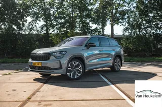 Skoda Kodiaq 1.5 TSI PHEV Sportline | PANO | TREKHAAK | 20" VELGEN | STEEL GREY